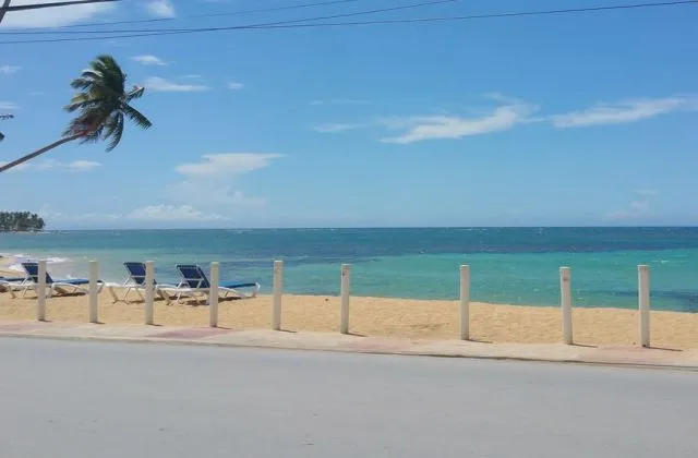 Playa Las terrenas frente Hotel Albachiara