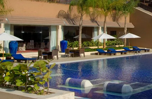 Hotel Barcelo Santo Domingo piscina
