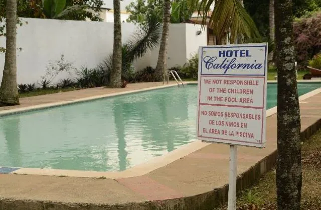 Hotel California Jarabacoa piscina 1