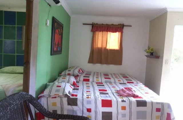 Apartahotel El Caucho Boca Chica habitacion 2 grandes camas