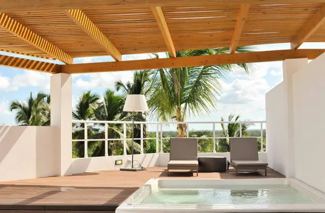 Excellence Punta Cana suite luna de miel con jacuzzi terraza
