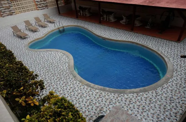 Hotel Garant Suites piscina