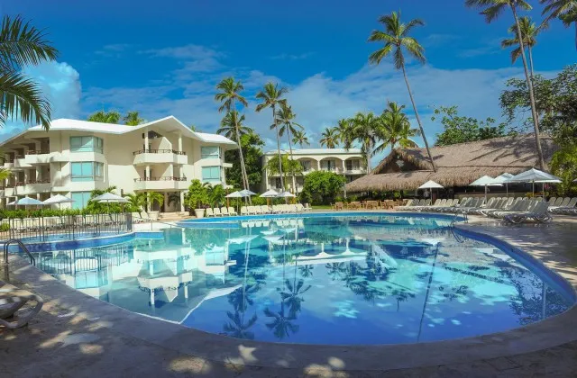 Impressive Resorts Spas Punta Cana piscina