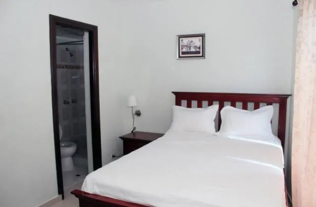 Hotel Renacer Santo Domingo habitacion 1 grande cama