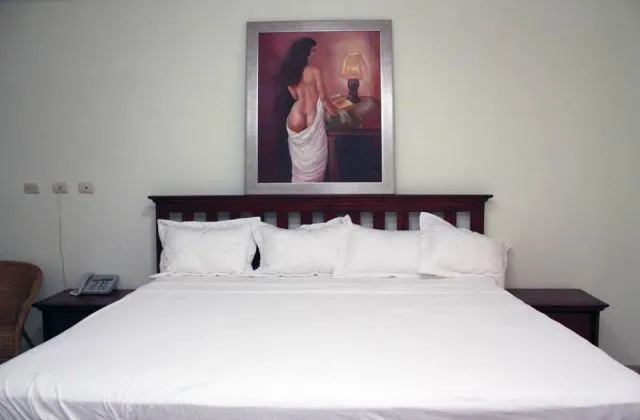 Hotel Renacer Santo Domingo habitacion cama king size