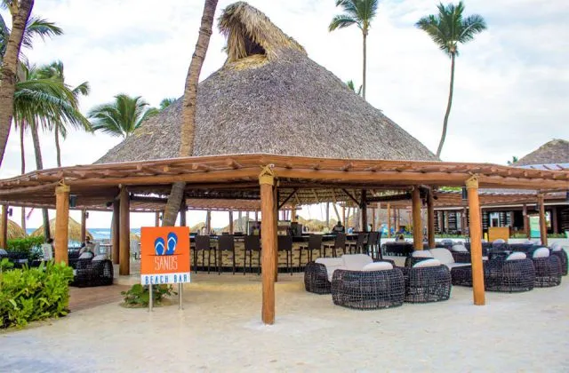 Royalton Punta Cana Resort Casino bar de playa