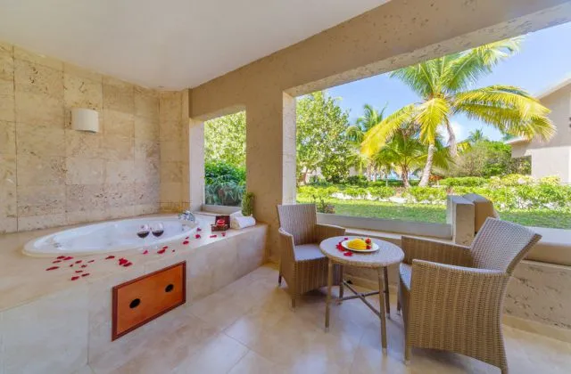 Hotel Boutique Sivory Punta Cana master suite con jacuzzi