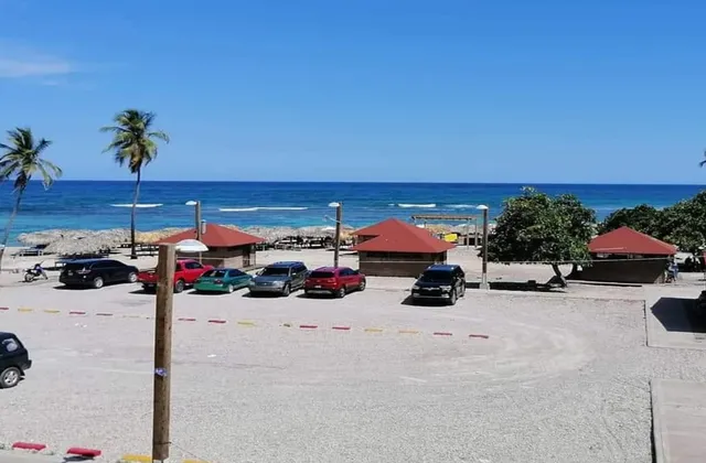 Playa El Quemaito Barahona 1