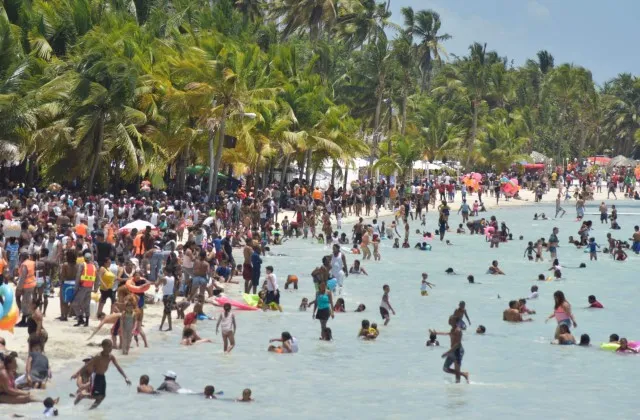 Playa Boca Chica Domingo