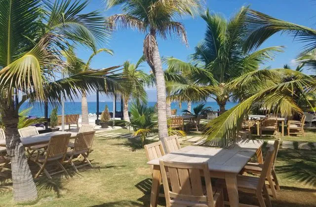Hotel Ibiza Palmar de Ocoa jardin con vista bahia de ocoa