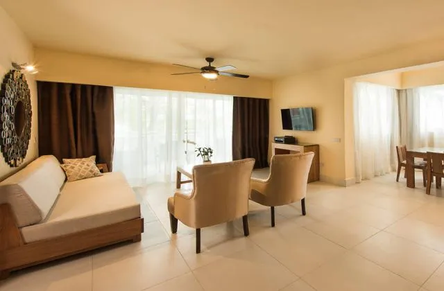 Hotel Occidental Punta Cana suite famial
